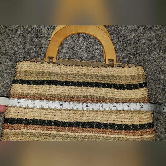 Faded Glory| Woven Texture and Wooden Handled Purse - Picture 7 of 8
